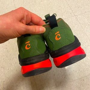 Clove nursing/healthcare shoes size 8 army green and neon coral ❤️